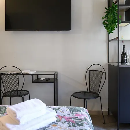 O Magenta Baylon B Roma