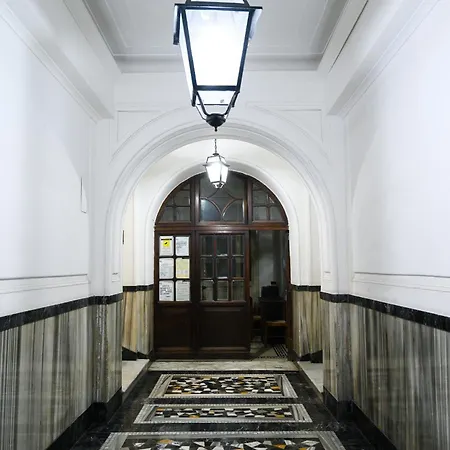 O Magenta Baylon B Pensión Roma