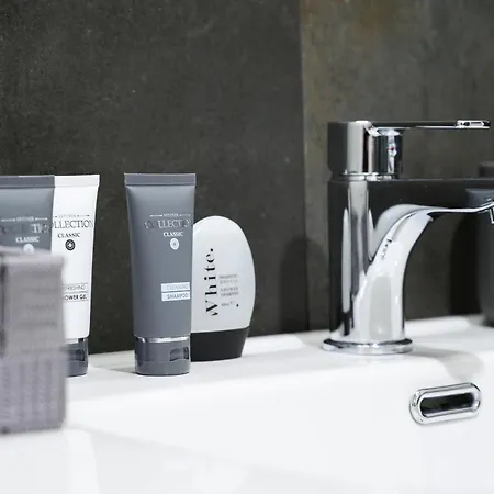 O Magenta Baylon B Pensión Roma