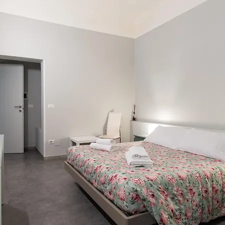 Pensión O Magenta Baylon B Roma