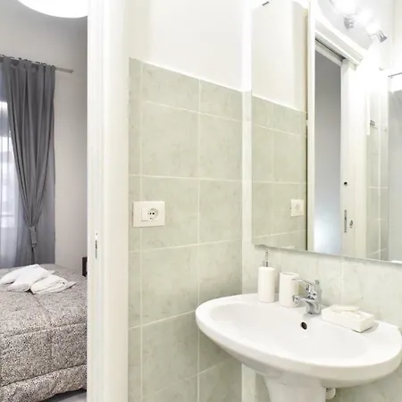 Pensión O Magenta Baylon B Roma